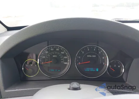 2007 Jeep Grand Cherokee Laredo z USA, uszkodzony, nr VIN 1J8GR48K27C557642